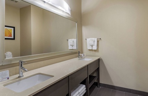 Barker Hotel | Ring Of Honor 4 Years Running Top 1% on TripAdvisor and Booking.com