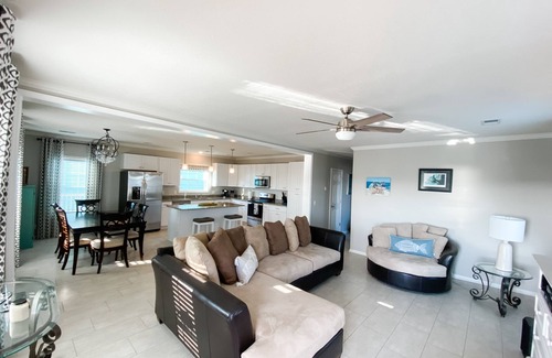 Venice Cabin | Rip Line Lodge at Venice Marina- 3bedroom/2bath lodge