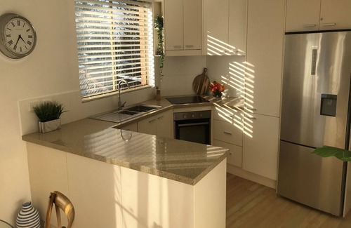 Black Head Apartment | Rise to the gentle sound of the ocean and kisses from the sun to relax