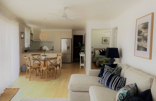 Black Head Apartment | Rise to the gentle sound of the ocean and kisses from the sun to relax