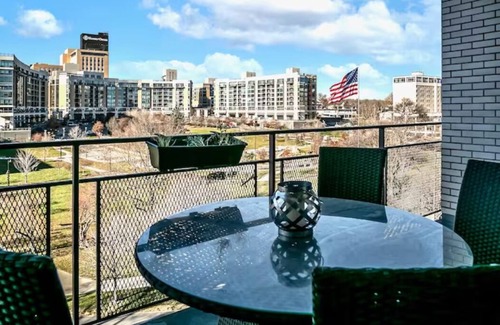 Downtown Omaha Condo | Ritzy Midtown Condo