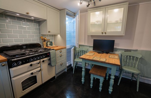 Ffynnongroyw House | RIVENDELL, family friendly, country holiday cottage in Ffynnongroyw