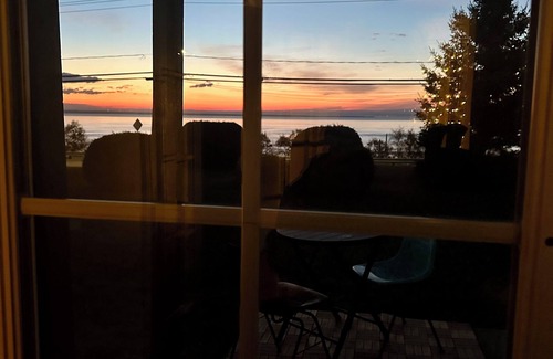 Saint-Simeon Apartment | River 180 view, mountain trails (snowmobiling, cross-country skiing, hiking)