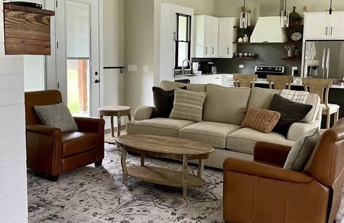 Prairie Lea House | River Access | Firepit | Pet Friendly | Sleeps 8