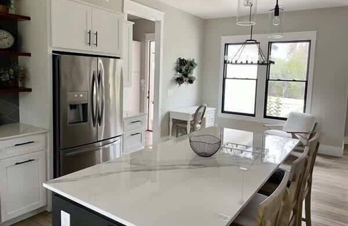 Prairie Lea House | River Access | Firepit | Pet Friendly | Sleeps 8