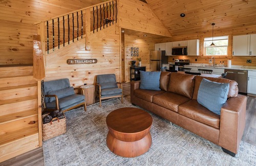 Jamestown Cabin | River Boat Ramp~Private HotTub~Lake Cumberland~Firepit~Pickleball~Playground