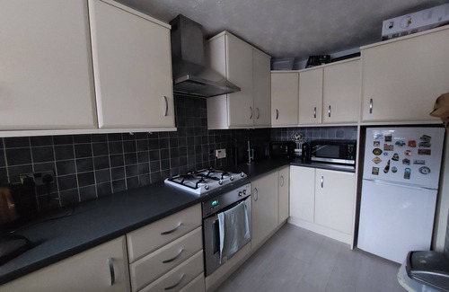 Nottingham House | River facing town house with balcony and parking at Trent Bridge.