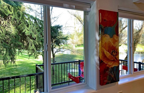 Spokane House | RIVER FRONT, 1-Acre, Hot Tub, NEW Home, NEAR UNIVERSITY and GREEN BLUFF
