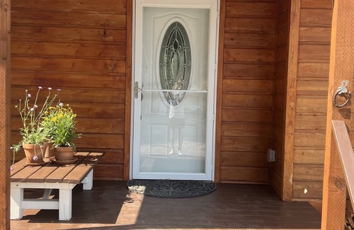 Spray Cabin | River Front Cabin. Come relax and play cowboy in Spray !