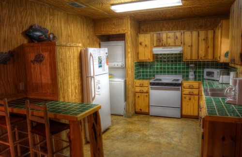 Sabinal Cabin | River Front cabin with access to shared pool!
