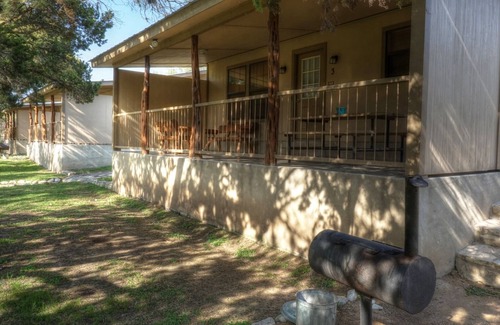 Sabinal Cabin | River Front cabin with access to shared pool!