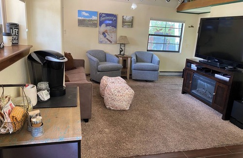 Breckenridge Ski Chalet | River Front, Cozy Chalet-Close to Town/Gondola/indoor pool/hot tubs/Deck/Shuttle