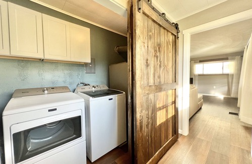Hopewell House | River front getaway with screened-in porch overlooking the river!