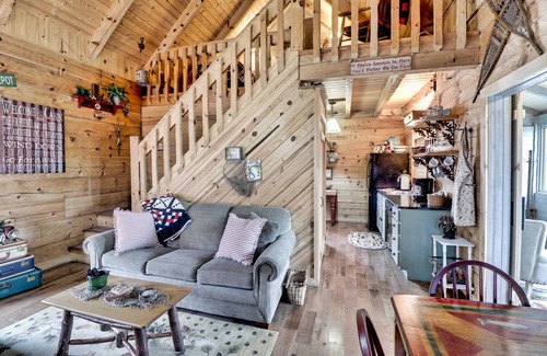 Boswell Cabin | River Front Relaxing Log Cabin Unwind-Refresh-Enjoy - Great View!