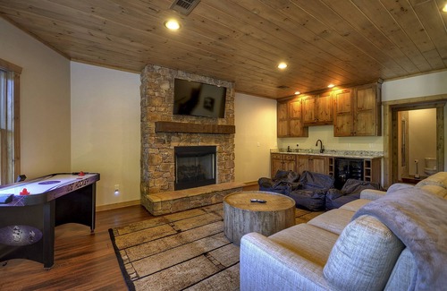 Dial Cabin | River Meadow Retreat: Modern Mountain Cabin on Toccoa -Hot Tub, Views, Game Room