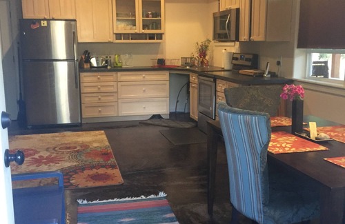 Jamestown House | River/Mountain Getaway-Private, Large,In-Law Suite