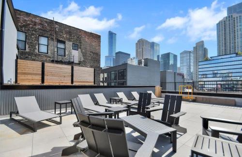 Near North Side Apartment | River North Rooftop With In and Out Parking 3