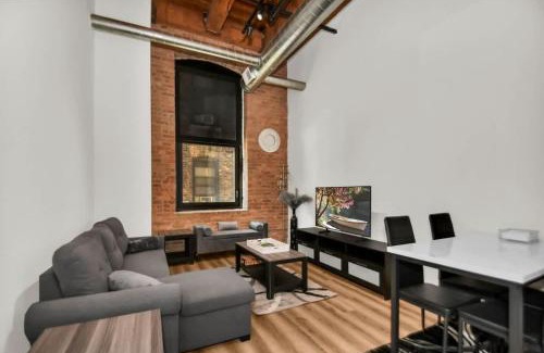 Near North Side Apartment | River North Rooftop With In and Out Parking 3