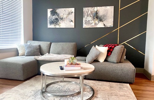 The Galleria Apartment | River Oaks 1 bedroom apartment with gym and pool