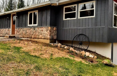 Winter House | River retreat with excellent fishing & kayaking from dock.