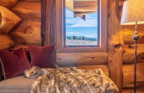 Tarras House | River Ridge | Luxury Log House | Stunning River View | Sleeps 10