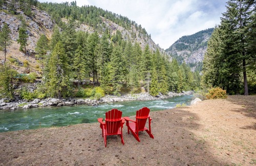 Leavenworth Cottage | River Run Cottage - Enjoy The Sights And Sounds Of The Wenatchee River!