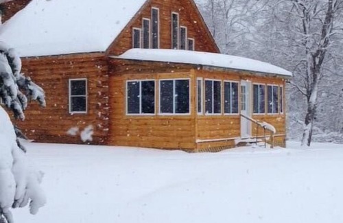 Twin Mountain Cabin | River's Bend Cabin - Log Home in the White Mountains Perfect for all Seasons