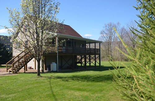 Rileyville House | River's Edge: Shenandoah Riverfront Cabin