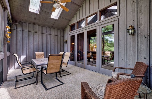 Sapphire House | River Song, A Delightful Mountain Retreat