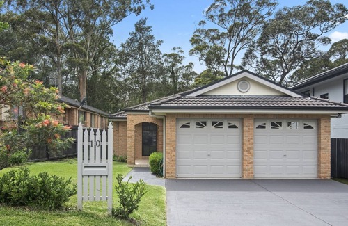Central Coast House | River St Retreat - level modern home, picturesque outlook over Erina Creek