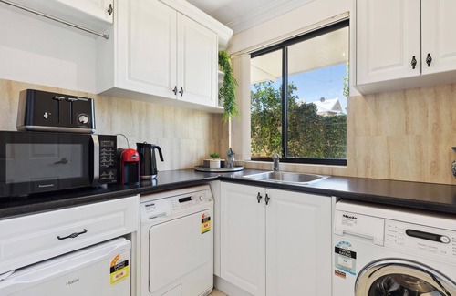 Maylands Apartment | River Suite. Rest, Revitalise, Relax