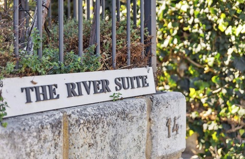 Maylands Apartment | River Suite. Rest, Revitalise, Relax