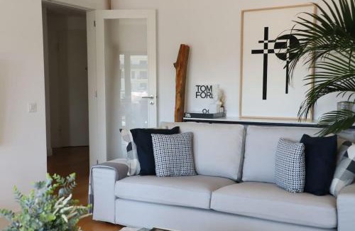 Seixal Apartment | River Terrace & Pool View - Seixal