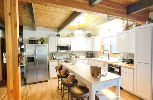 Leavenworth House | River view, large outdoor living with hot tub, fire pit, grill and pizza oven!