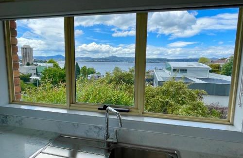 Sandy Bay House | River Views