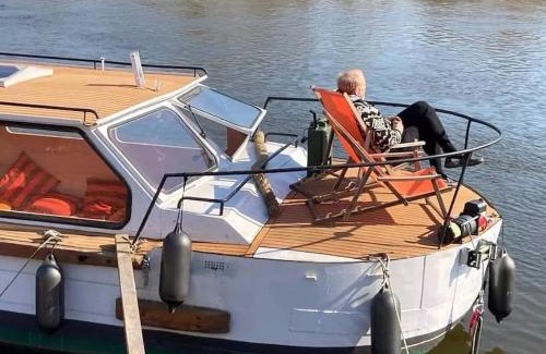 Poznan Boat Rental | River Yacht Age of Aquarius