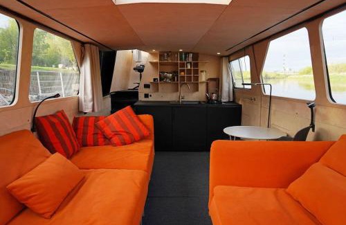 Poznan Boat Rental | River Yacht Age of Aquarius