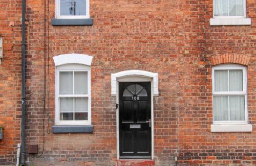 Shrewsbury House | Riverbank