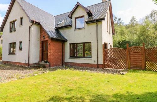 Roybridge House | Riverbank House