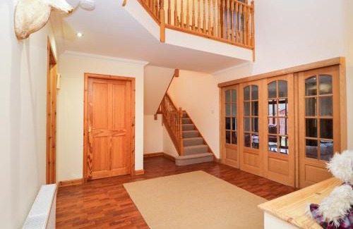 Roybridge House | Riverbank House