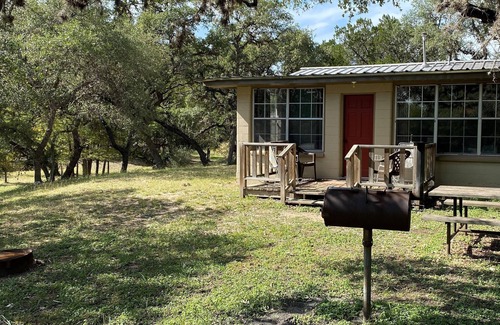 Uvalde County Cabin | Riverbend on the Frio Cabin 7