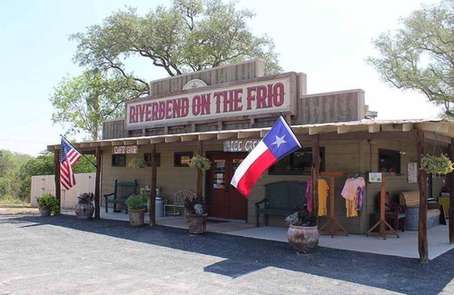 Uvalde County Cabin | Riverbend on the Frio Cabin 7
