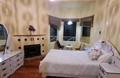 Tacoma South House | Riverfront 5 bedroom house in central coast