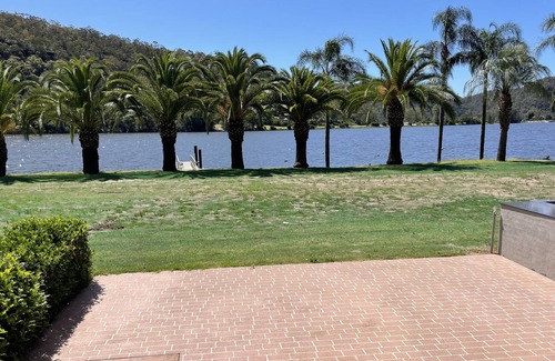 Wisemans Ferry Cabin | Riverfront Cabin at Wisemans Ferry On the Hawkesbury River