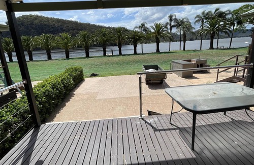 Wisemans Ferry Cabin | Riverfront Cabin at Wisemans Ferry On the Hawkesbury River