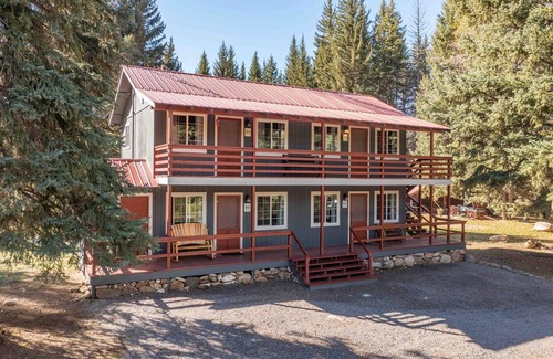 Almont House | Riverfront Cabins: Fish, Raft & Ride in Colorado's Outdoor Playground