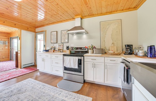 Cheboygan Cabin | Riverfront Cheboygan Cabin w/Kayaks & Dock!