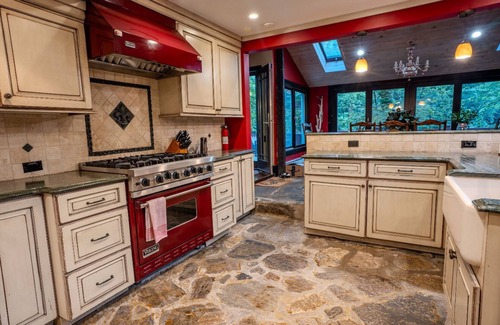 Greenwich Cottage | Riverfront Cottage-Heated Pool-Hot Tub-Fireplace 35minutes from New York City