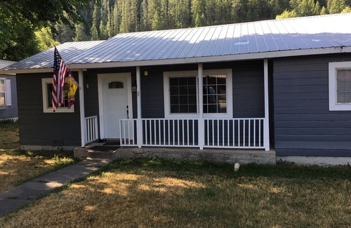 Pagosa Springs House | Riverfront Cozy, Cute Rental