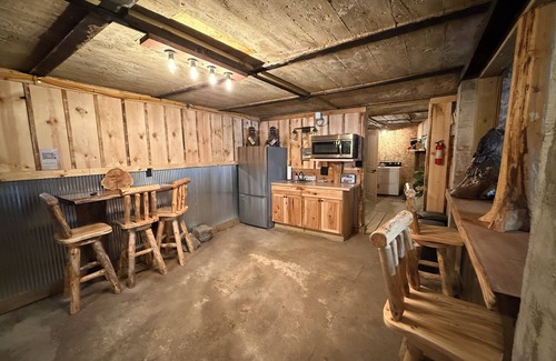 Paris Cabin | Riverfront Deer Cabin